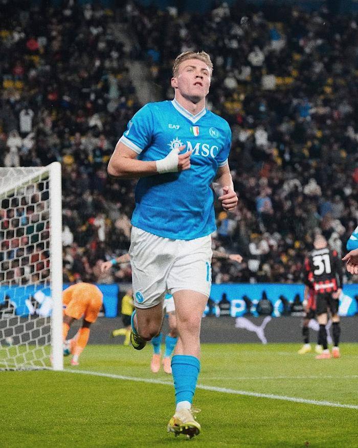 重大！卢卡库850万年薪成包袱？股直肌撕裂如何毁掉意甲冠军核心？